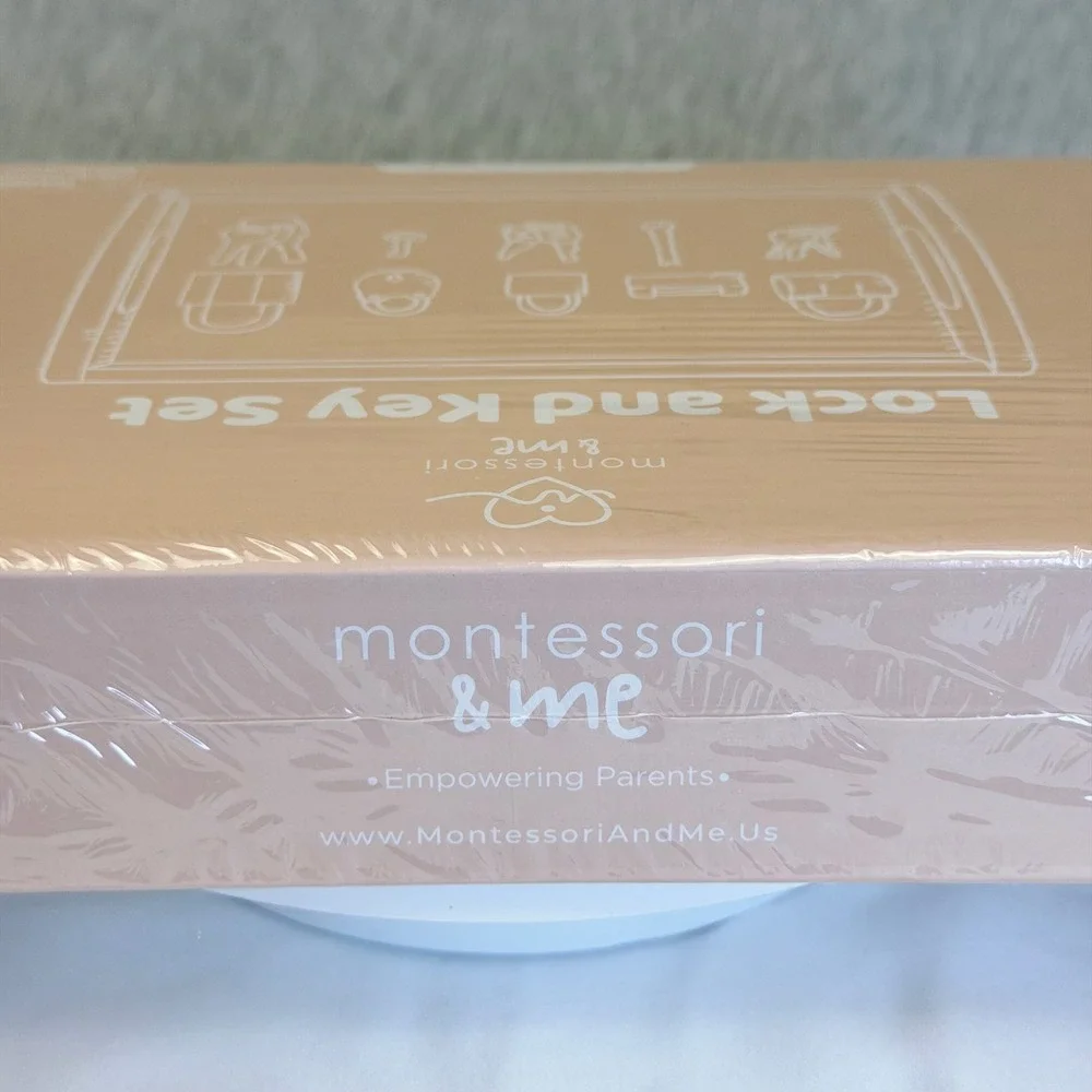 Montessori & Me Lock and Key Set Wooden Activity Tray 5 Locks & Keys New Sealed